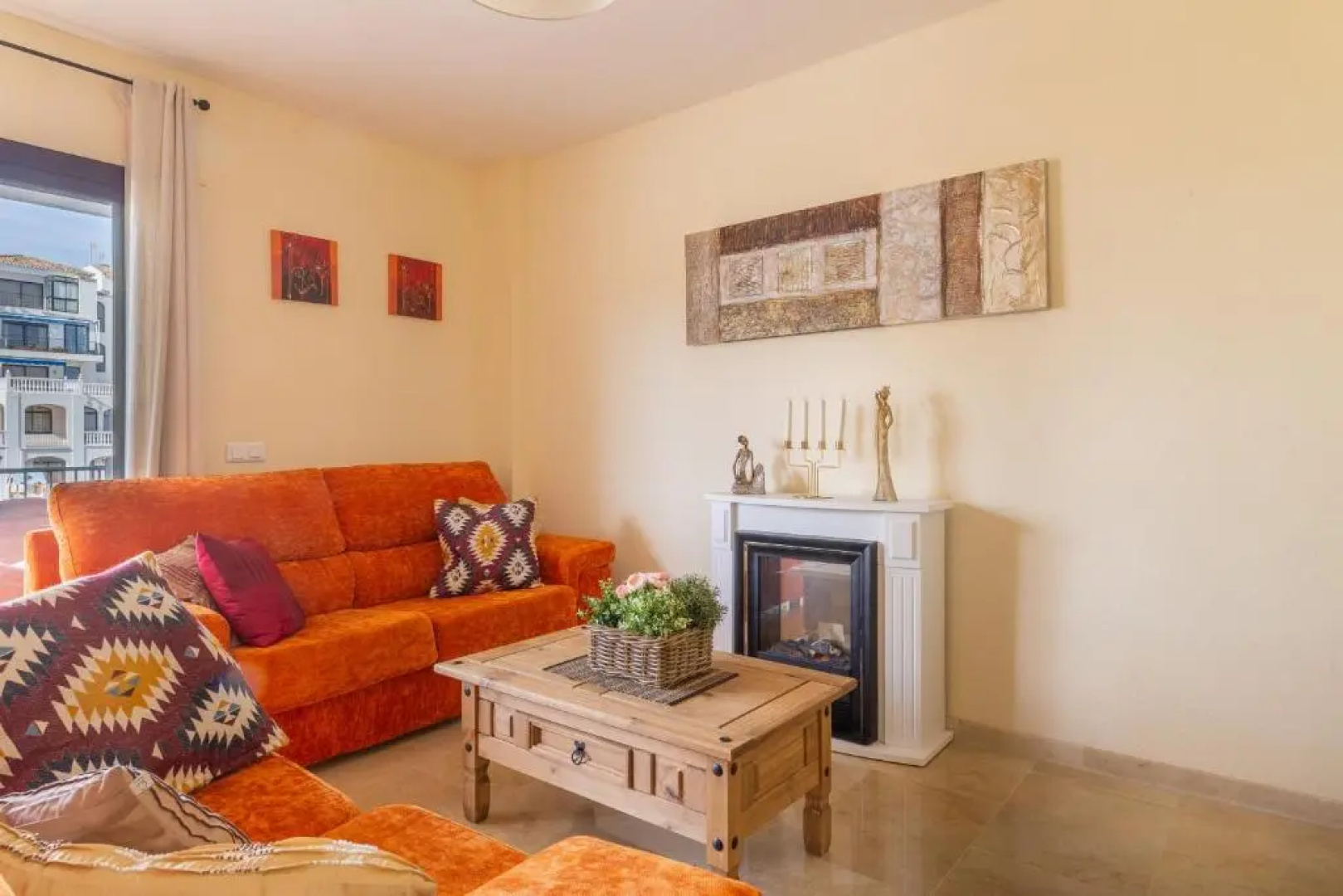 2261-Superb apt on the beach, on Duquesa harbour