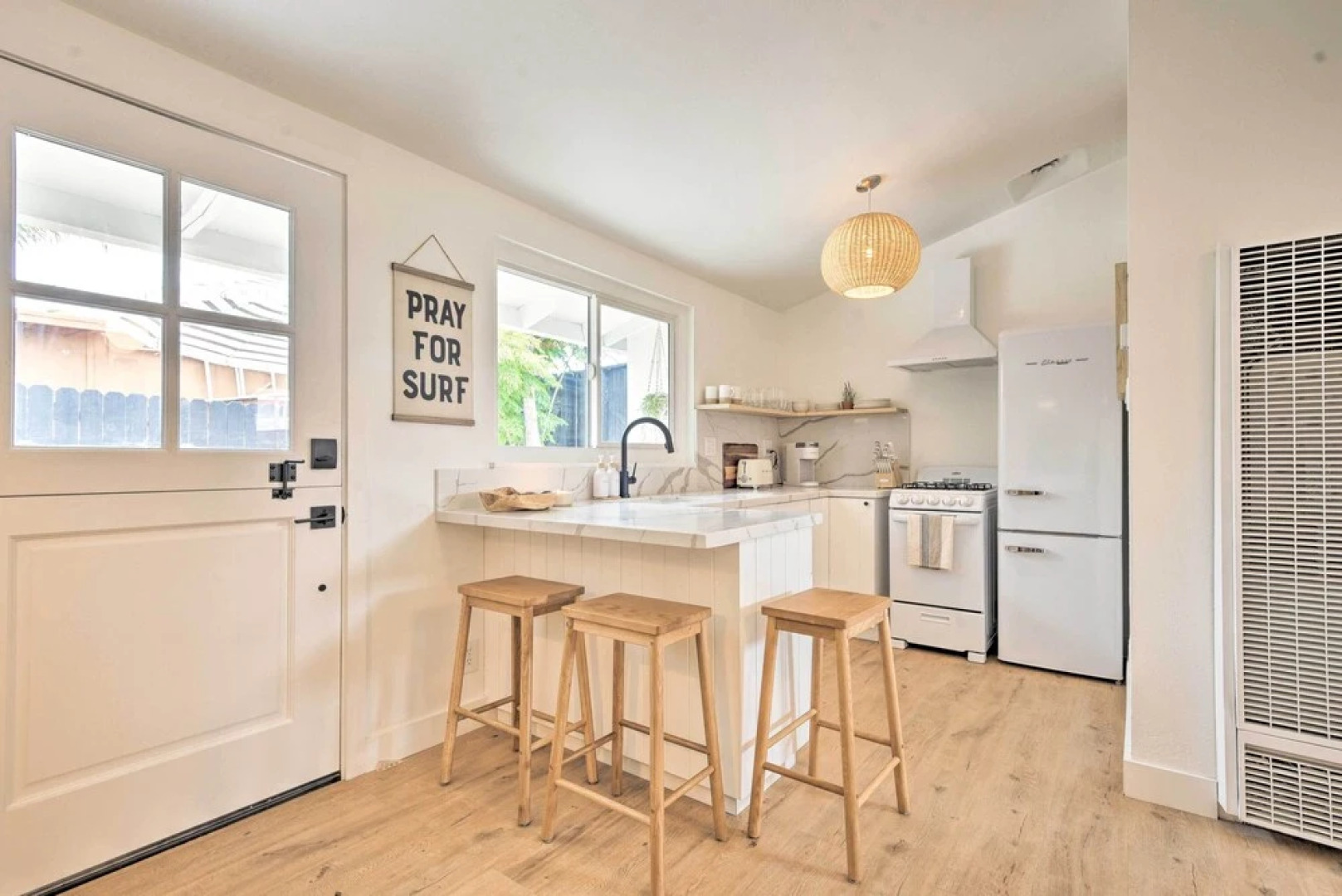 Chic & Central Ventura Home - Walk to Beach!