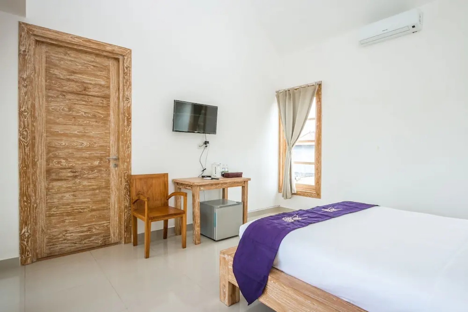 RedDoorz @ Kedungu Beach Surf