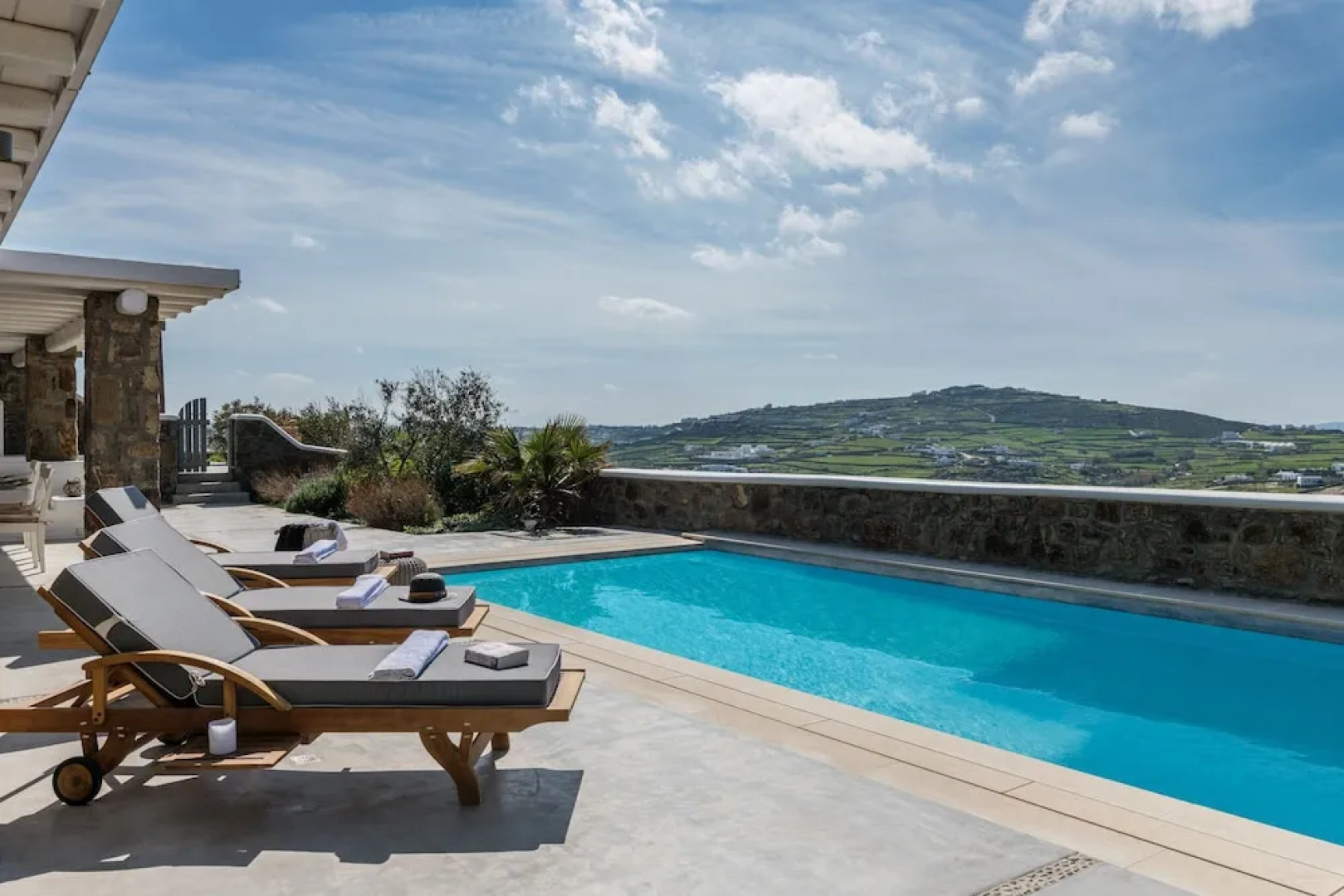 Luxury Villas  by Live&Travel