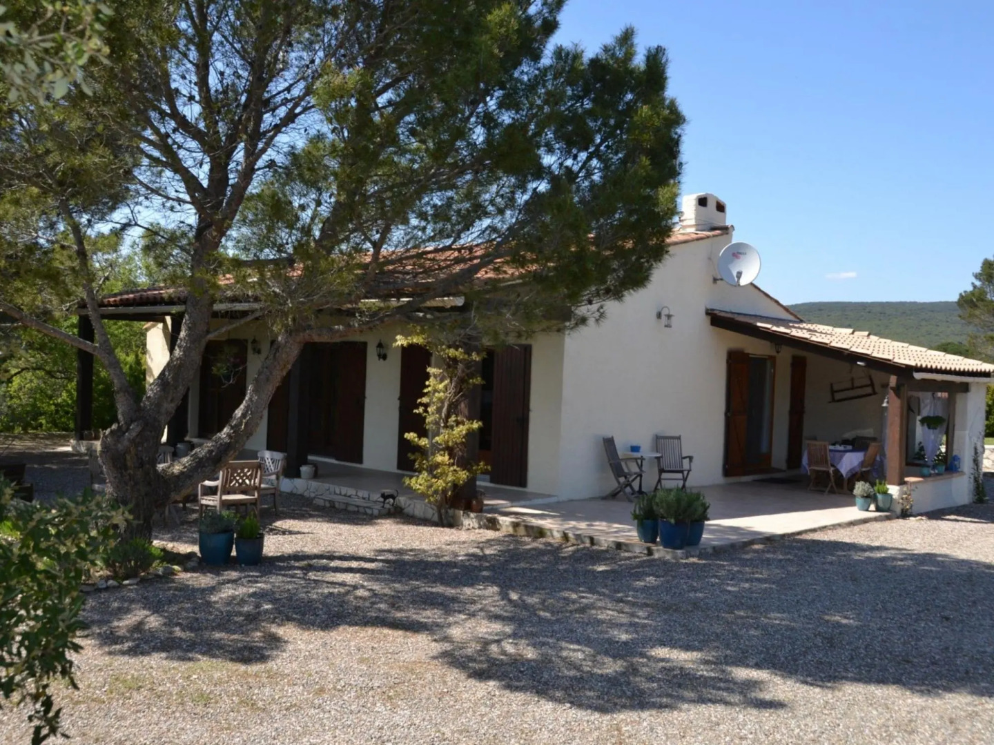 Lovely villa in Cesseras with private swimming pool