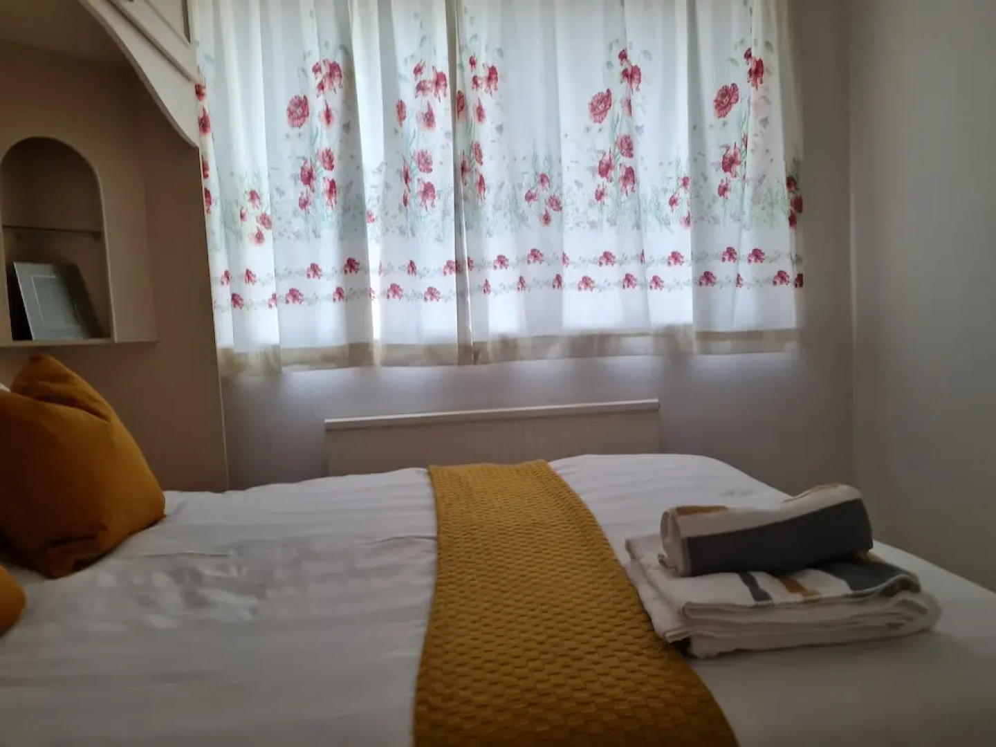 Immaculate 3-bed House With Free Parking in Bolton