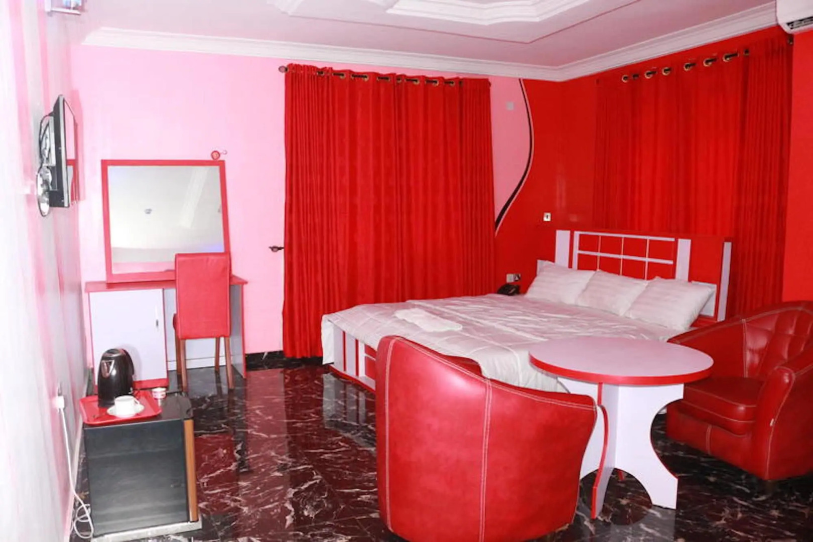 Resdon Hotel and Suites