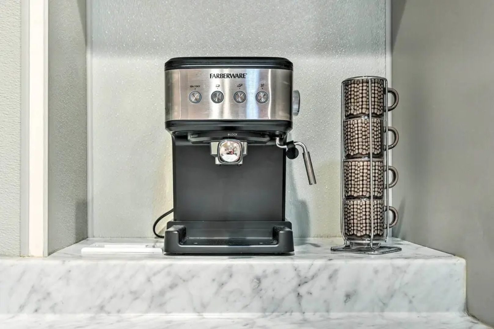 Romantic Pasadena Home w/ Covered Porch!