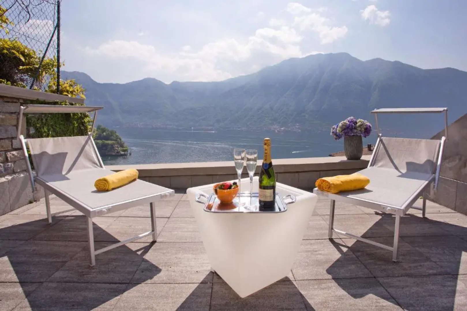 Sala Comacina Apartment No 1 (Sleeps 10)
