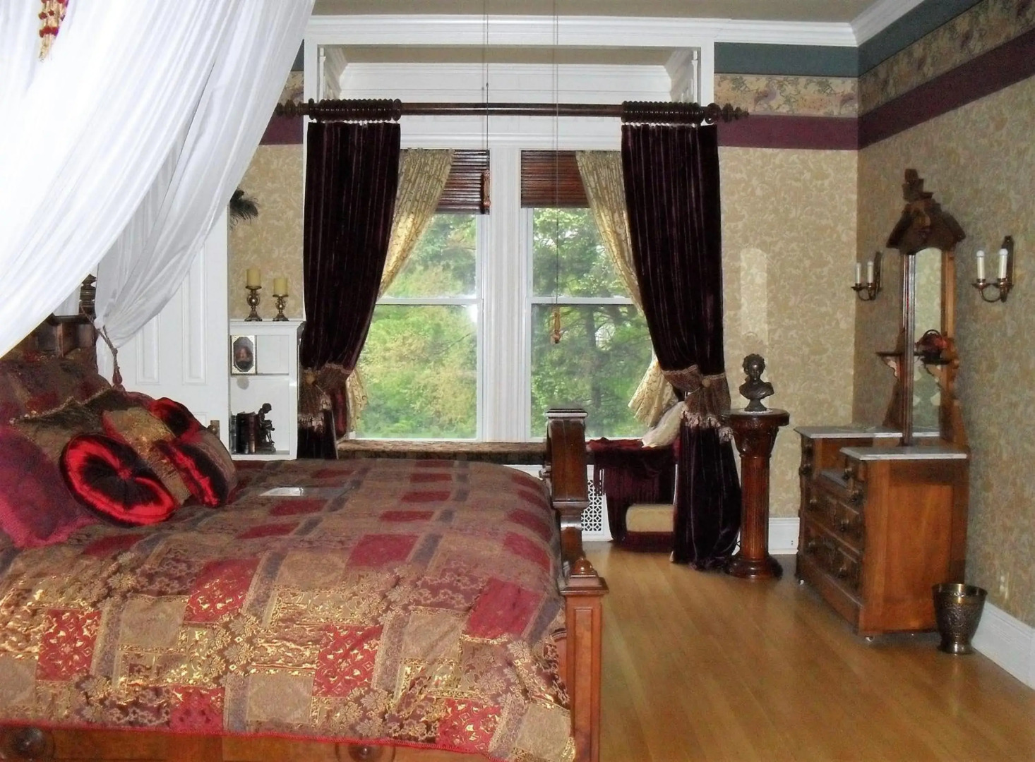 Alexander Mansion Bed and Breakfast