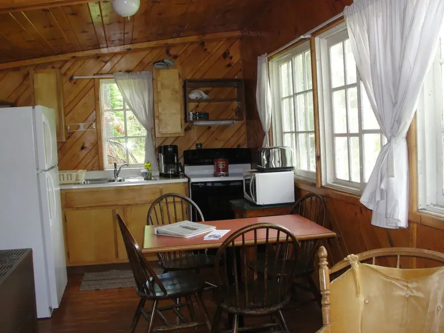 Pine Point Lodge, Resort & Motel