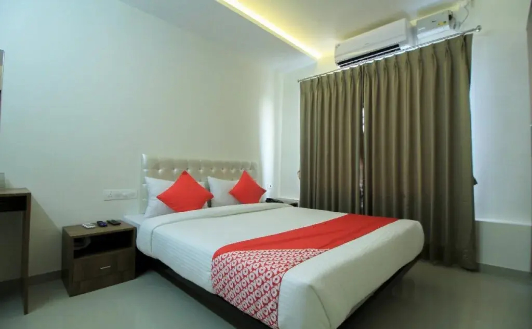 Varcity Bay By OYO Rooms