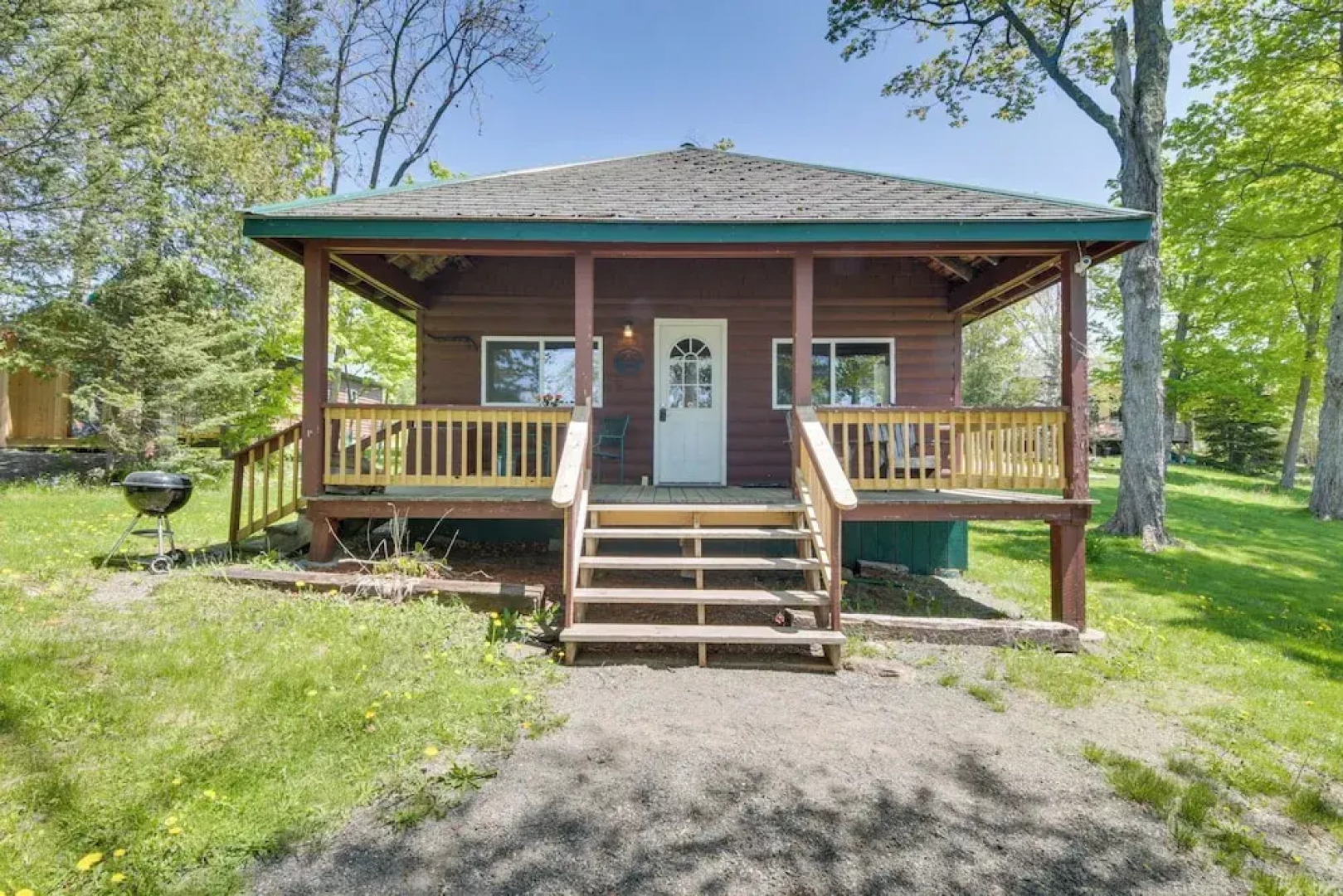 Picturesque Maine Getaway w/ Lake Access!