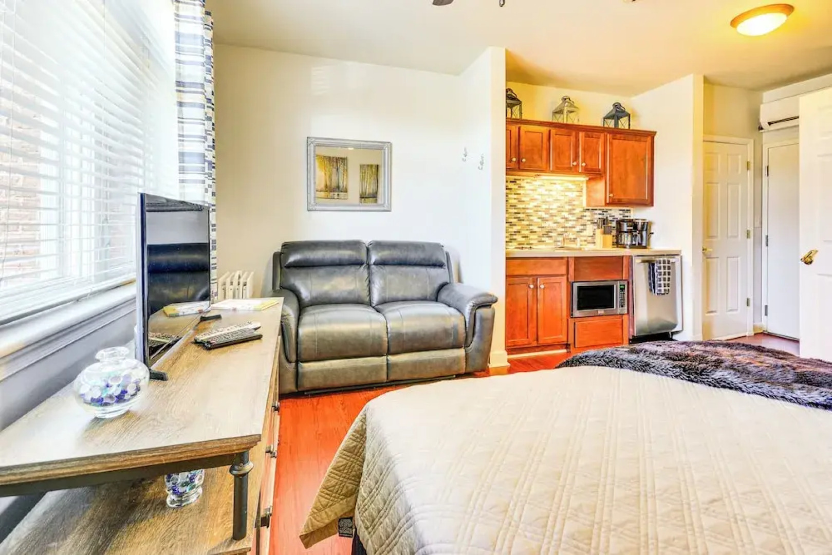 Pool & Lake Access: Mariners Landing Resort Studio