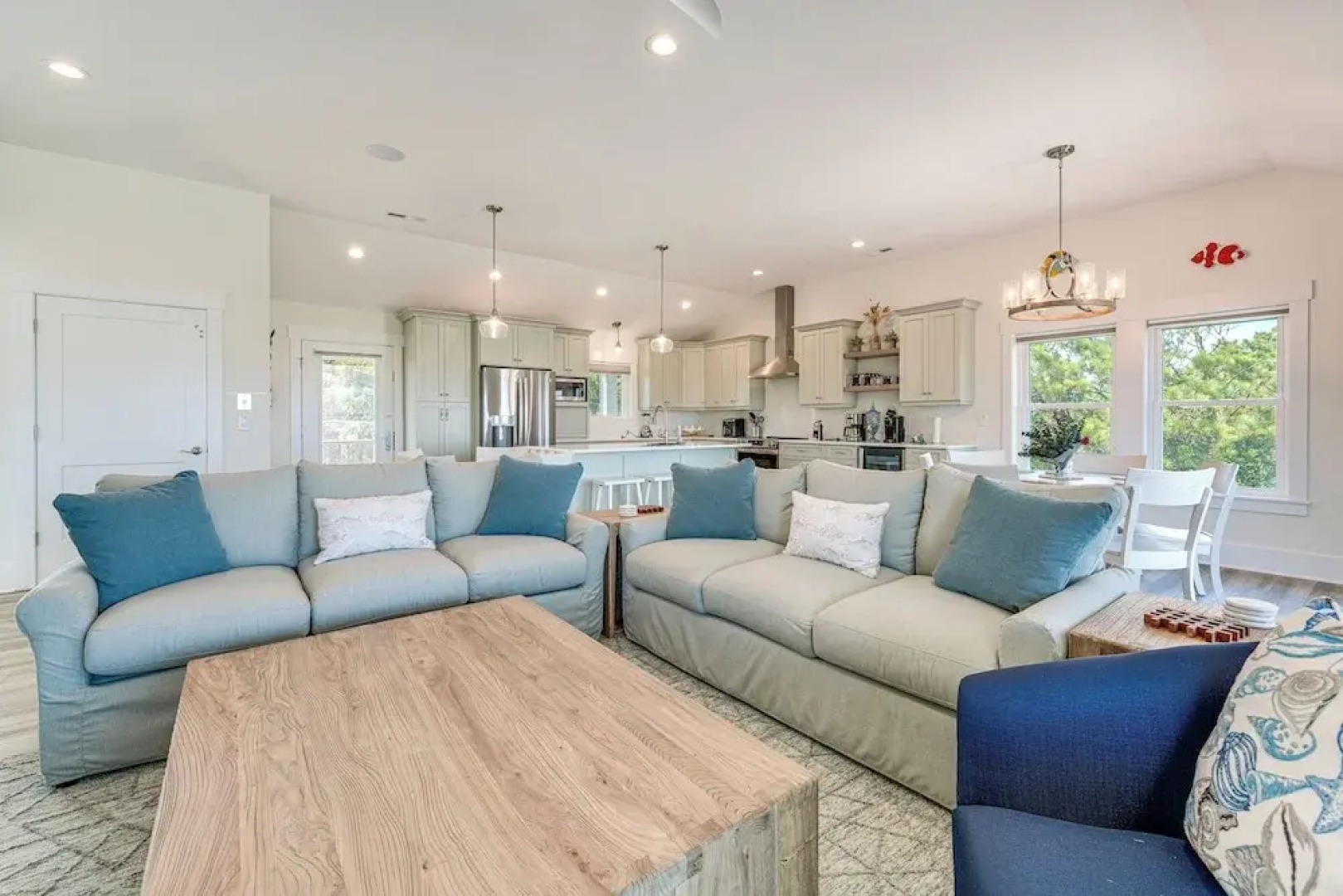 Walk to Beach: Southern Shores Retreat w/ Hot Tub