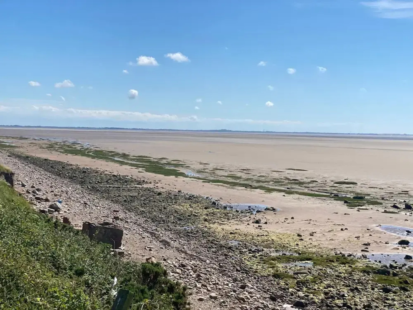 Beachside Holiday Retreat - Sleeps 6 & Parking