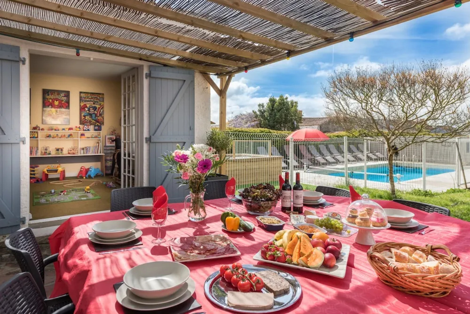 6 Bedrooms, Ideal for Multi-generation Families, 5 Reviews, Near Sandy Beaches