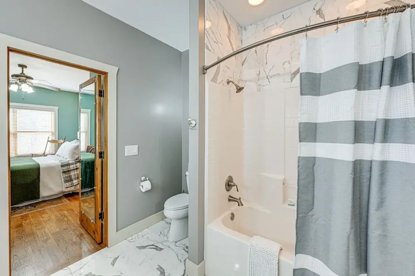 Mountain-view Georgia Cabin w/ 2 Decks