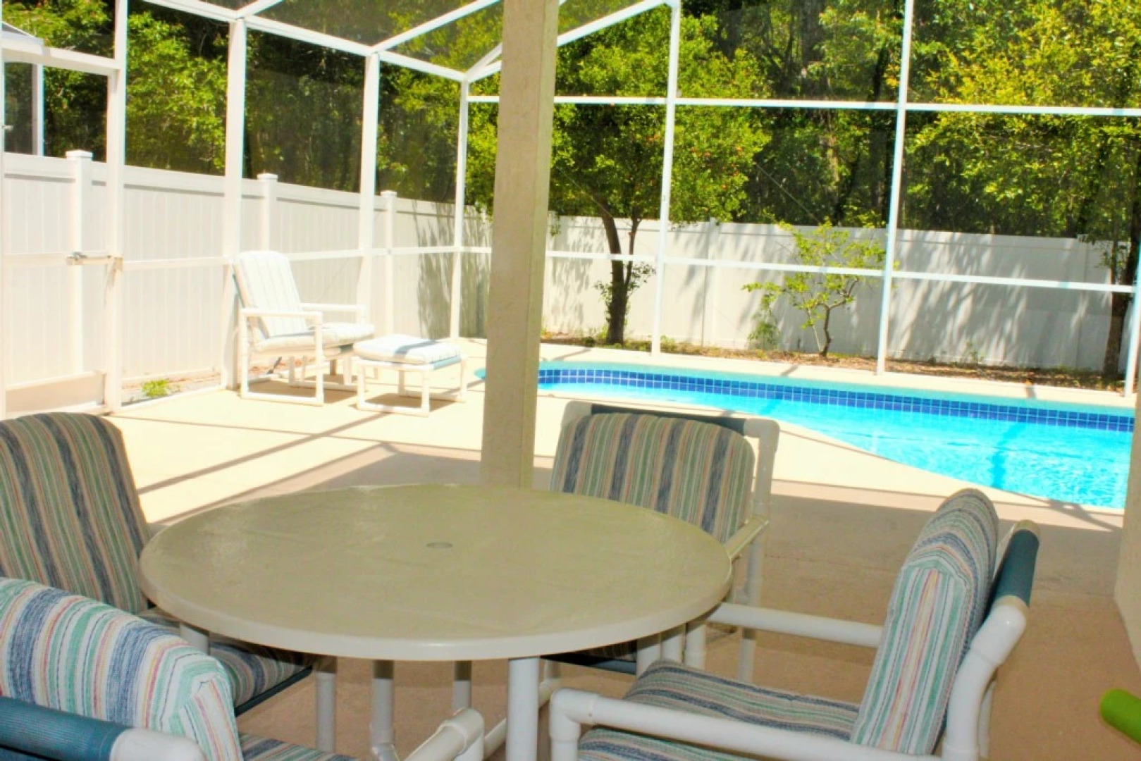 PCE326PD - 3 beds pool home - Privacy fence