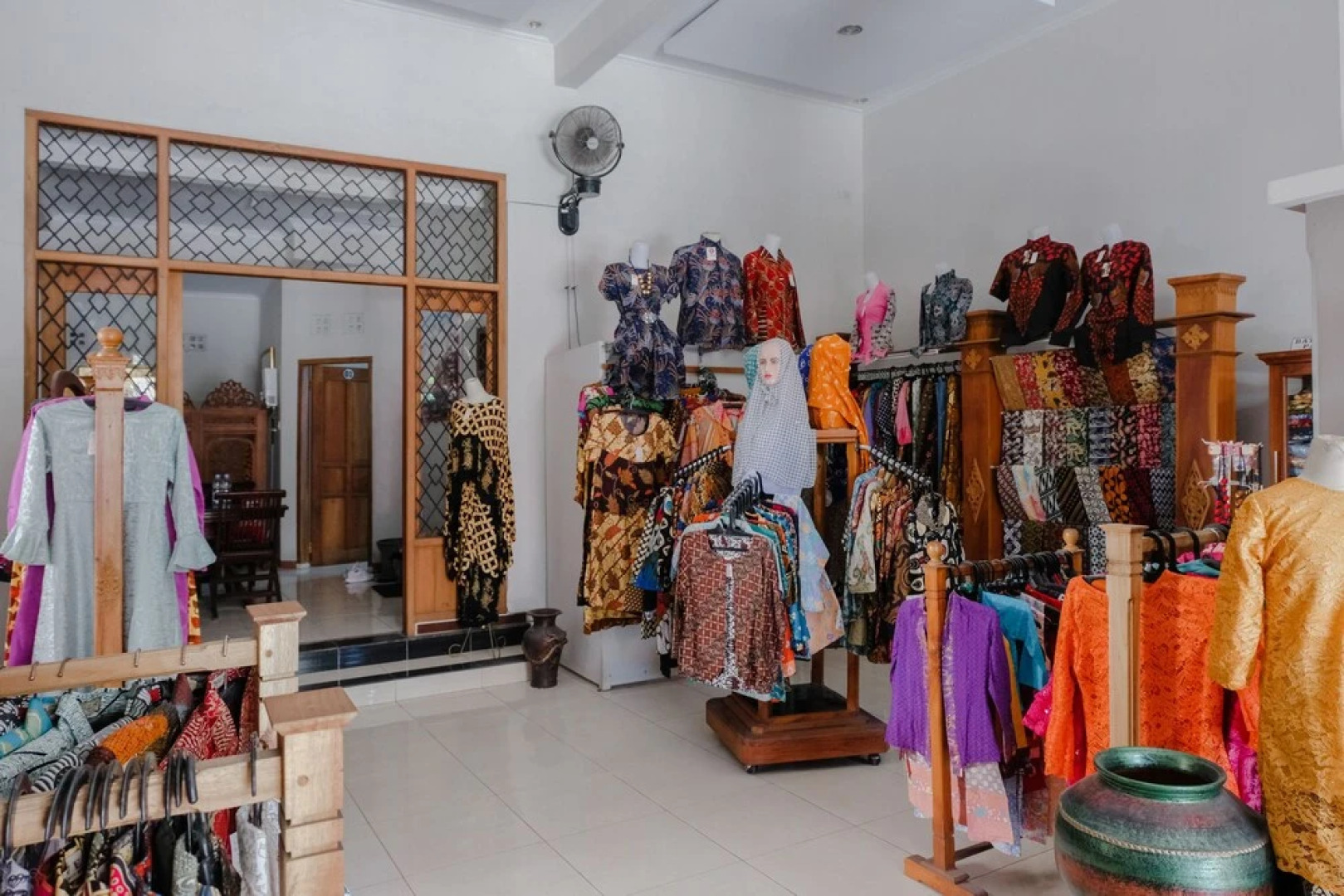 OYO 1306 Kraton Mas Family Residence