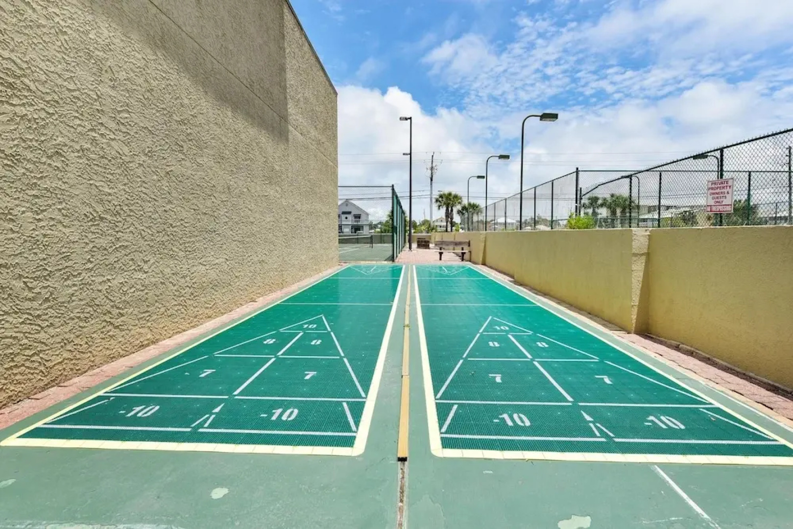 Summerhouse by Book That Condo