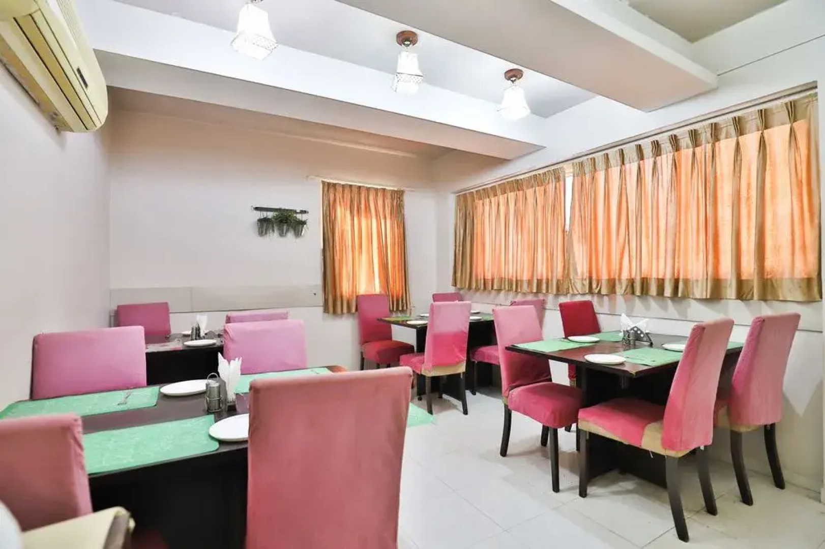 OYO 2156 Hotel Isher International