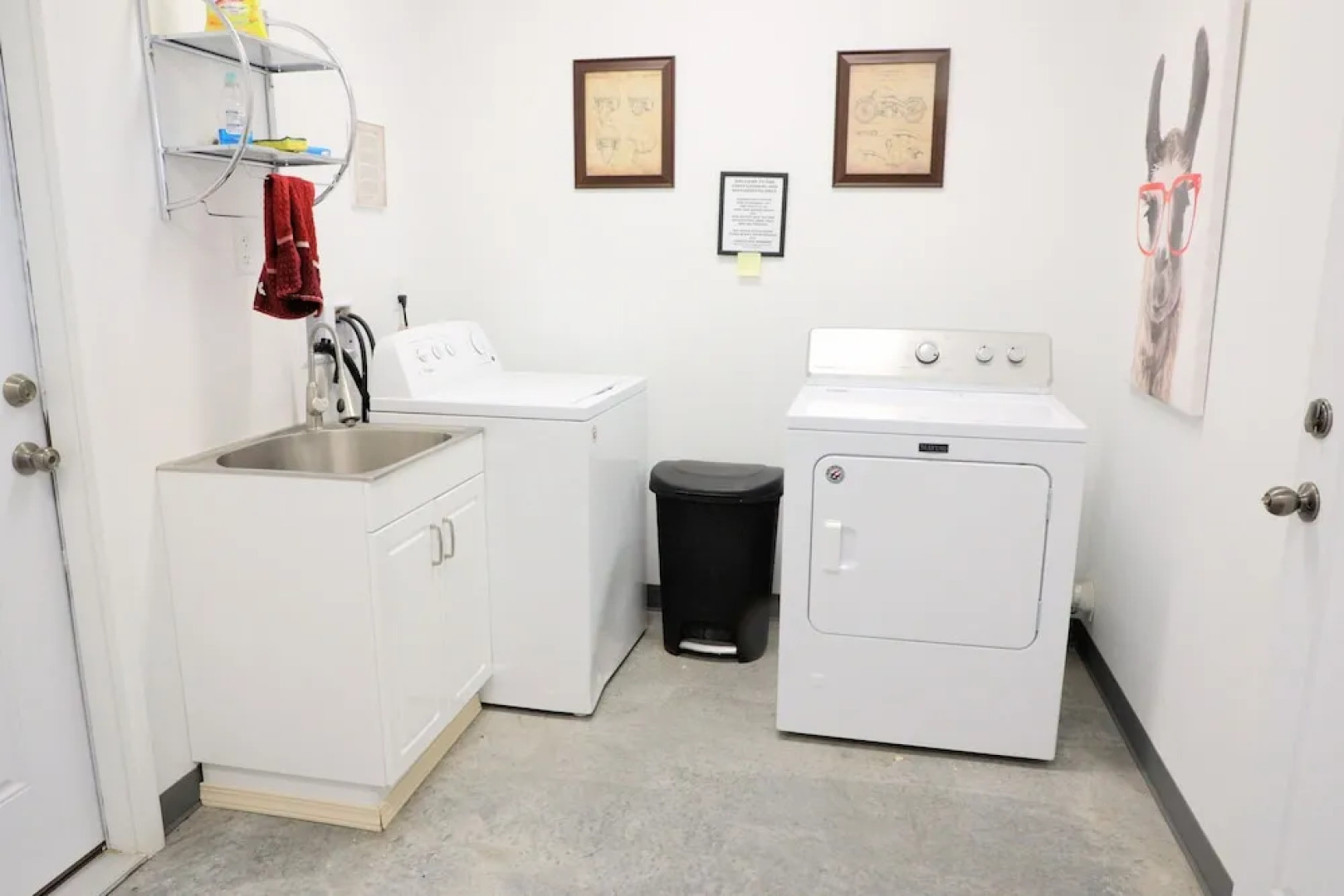 Eycat Lodging Company