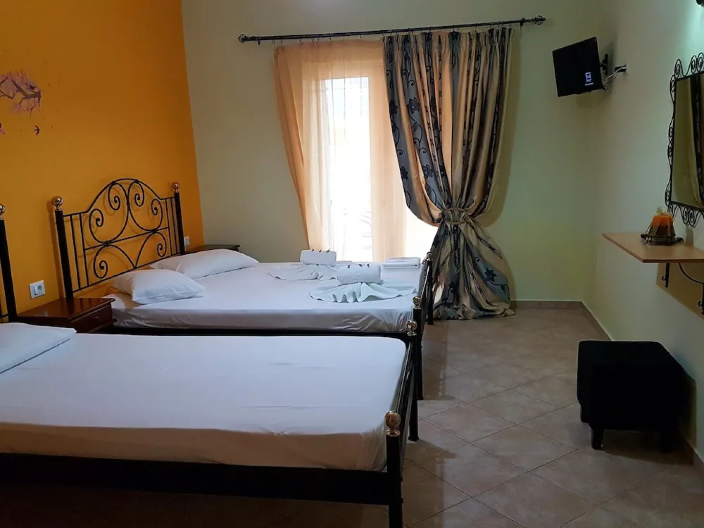 Marathon Studios & Apartments