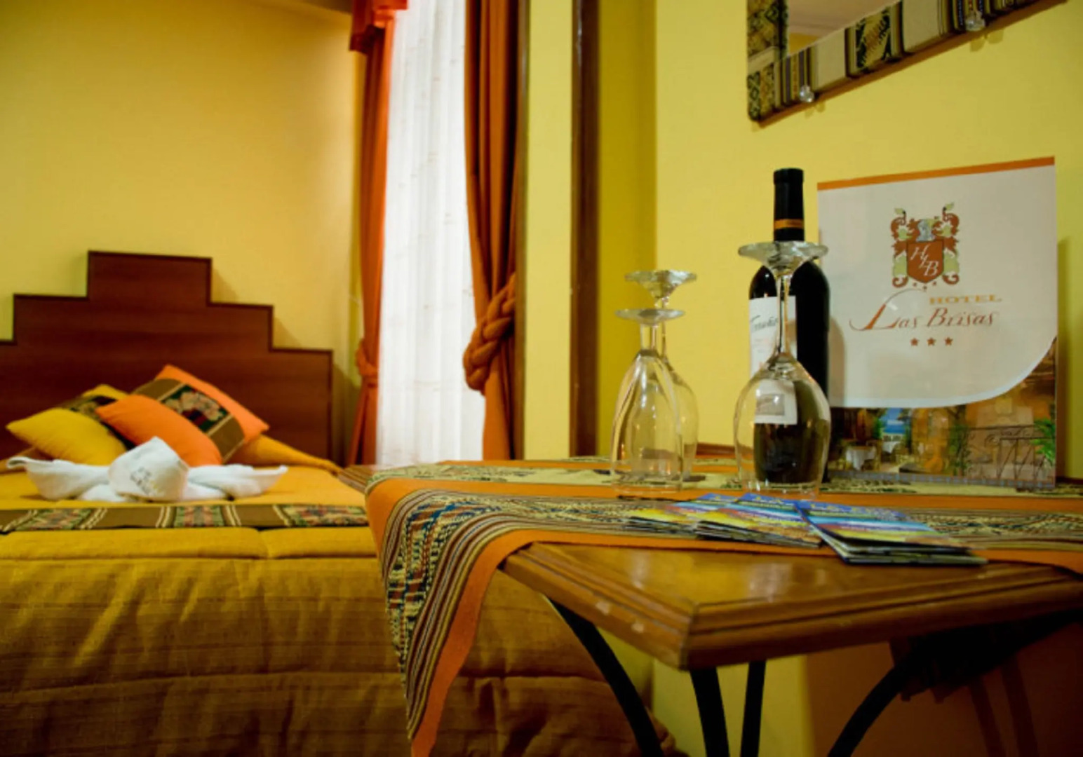 Las Brisas Centro Hotel