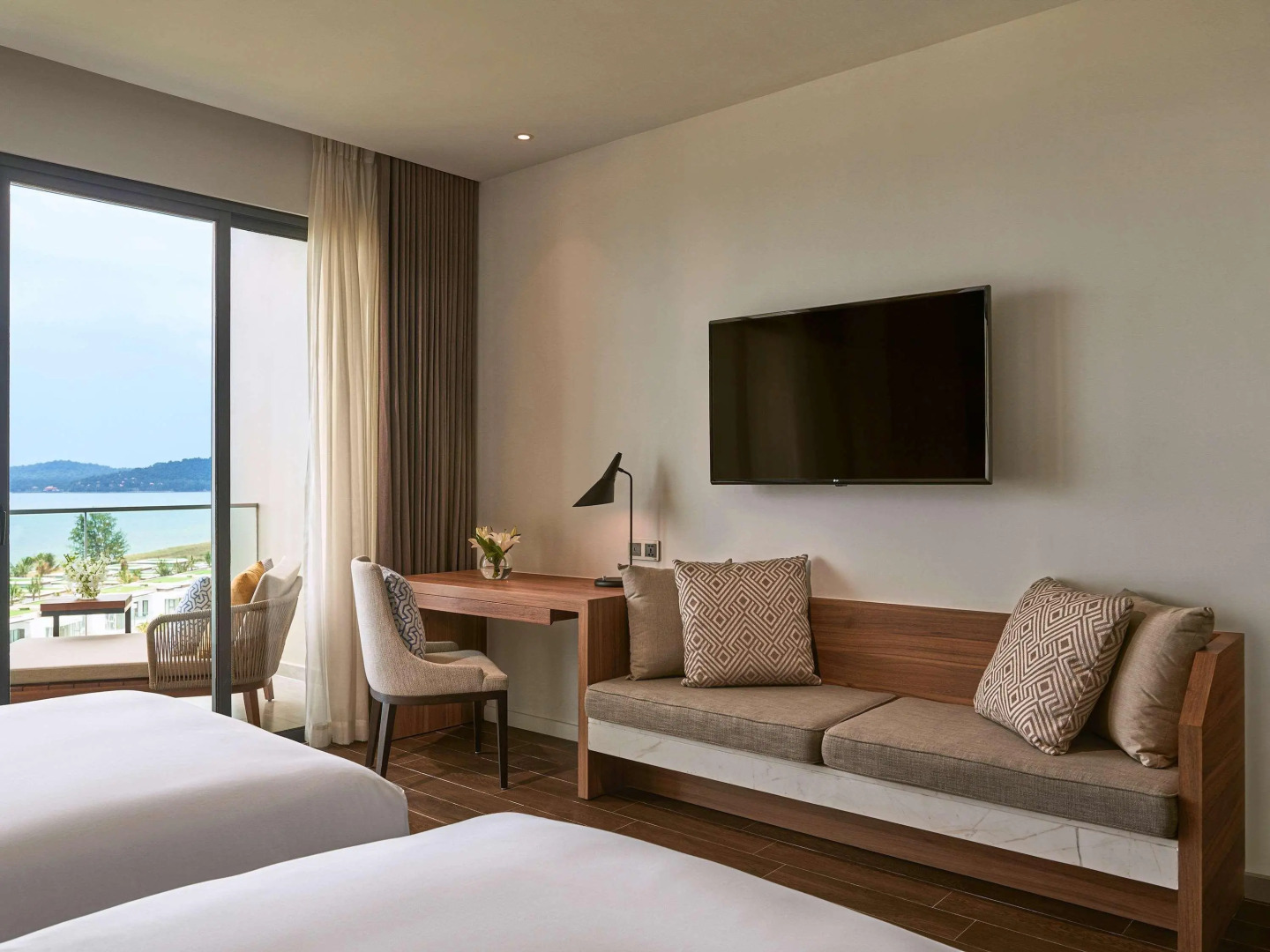 Курортный отель Mövenpick Resort Waverly Phu Quoc