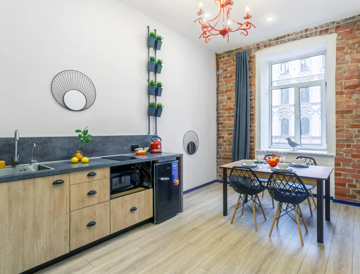 SeApart. На Большом 13 (бывш. Апартаменты на Большом проспекте Петроградской Стороны)