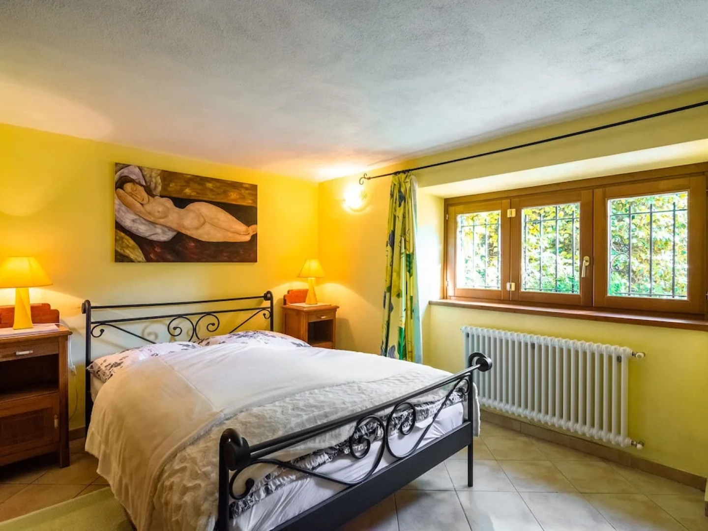 Villa With Private Pool and View of the Lake