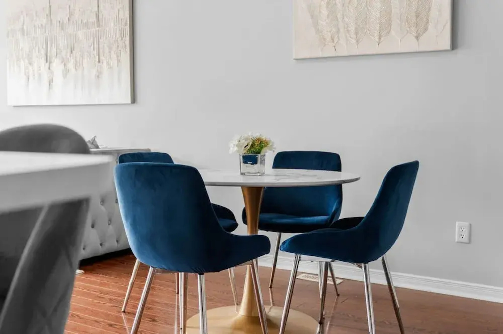 Contemporary 3BR Townhouse in Ajax Cozy Central