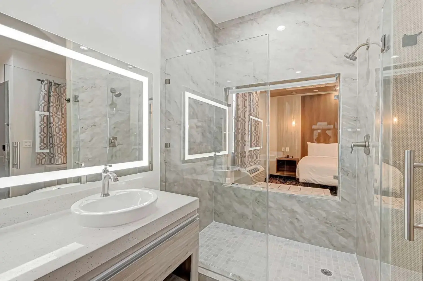 Comfeeni Inn and Suites