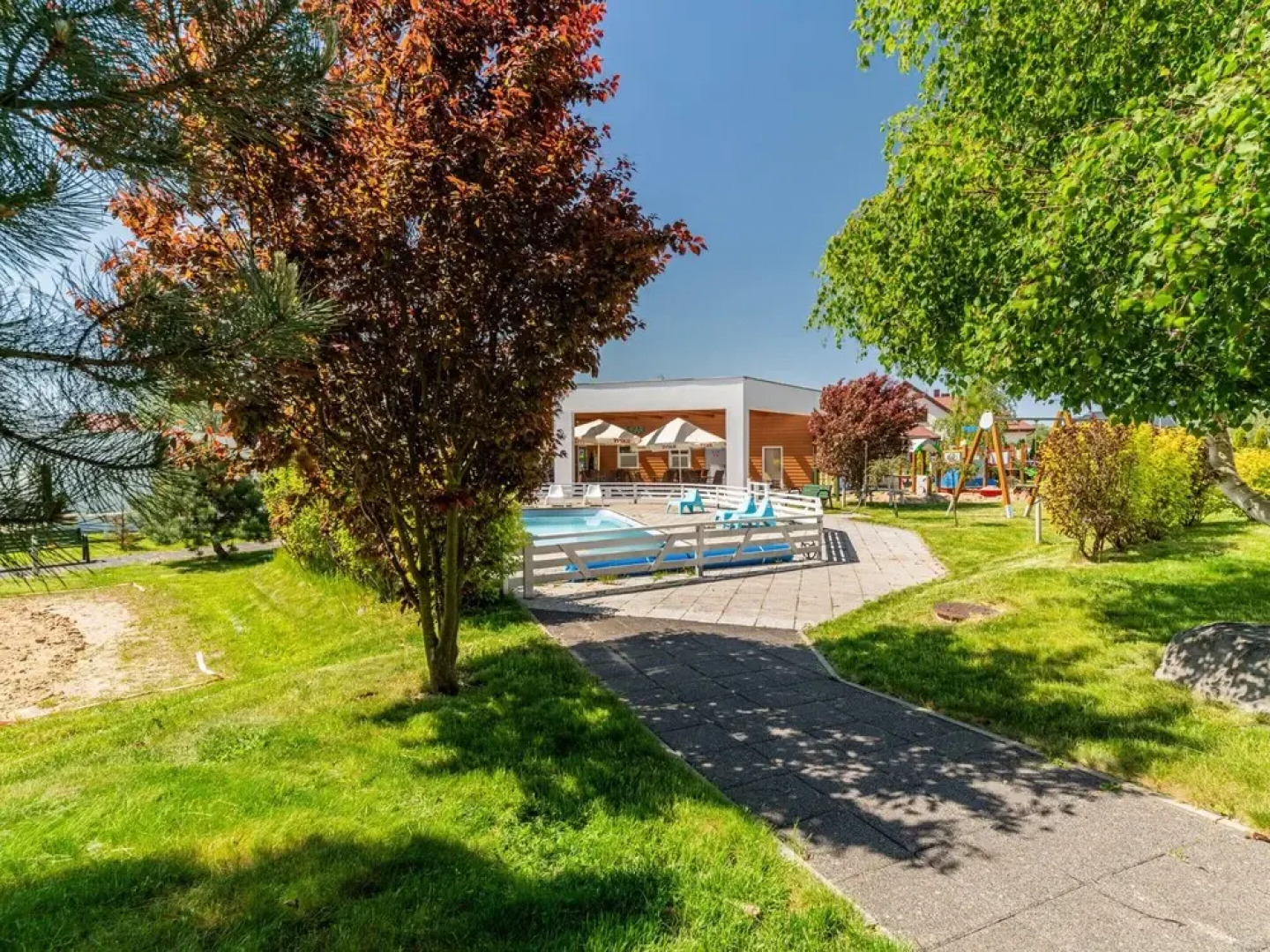 Holiday Homes With Pool, Close to the Beach