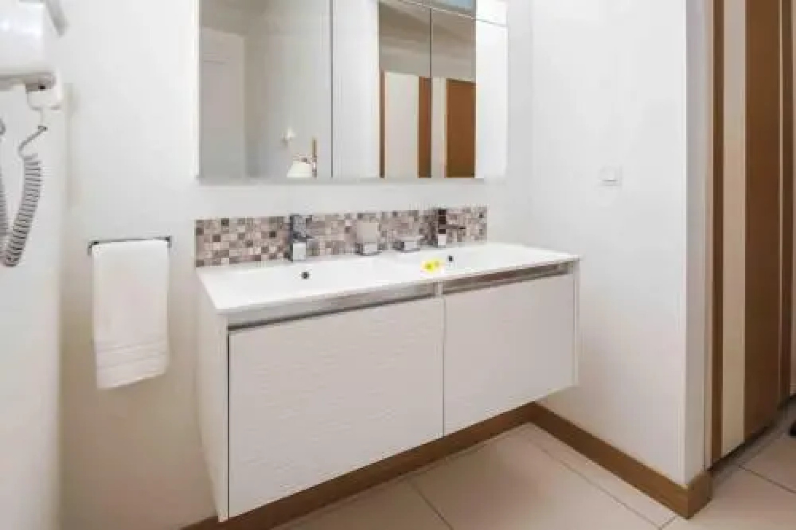 Latitude Luxury Apartment