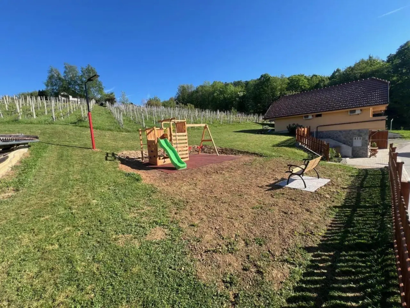 Yellow House Grabrovec