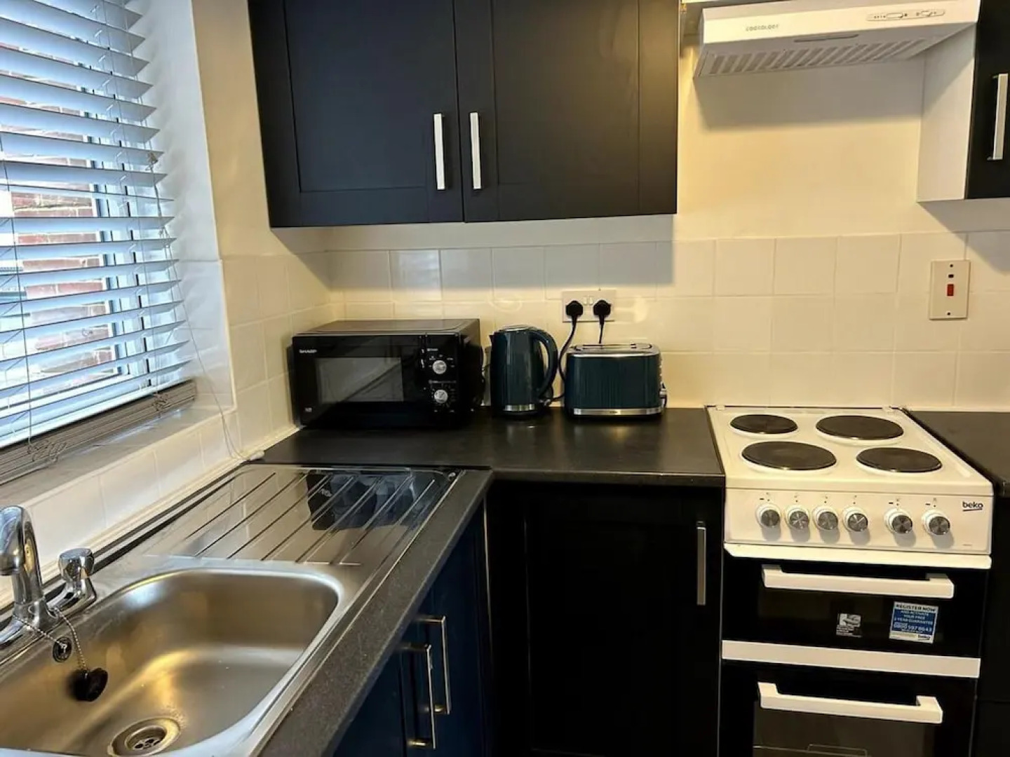 Essex 2 Bed Flat Near Station With Free Parking
