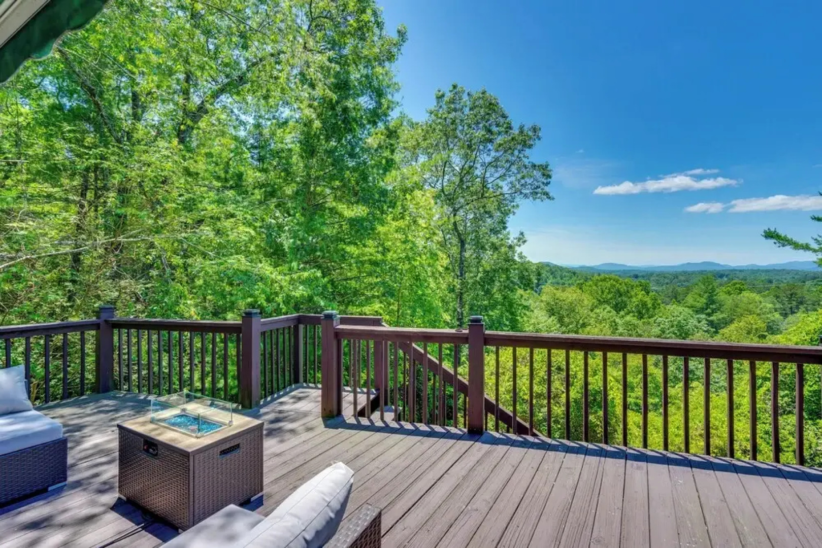 Cozy Murphy Cabin Retreat: Hot Tub & Mtn Views!
