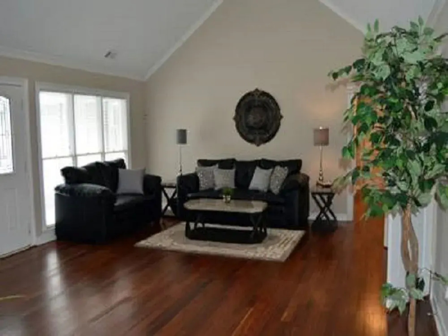 Opis Realty - Custom Metro Atlanta Home