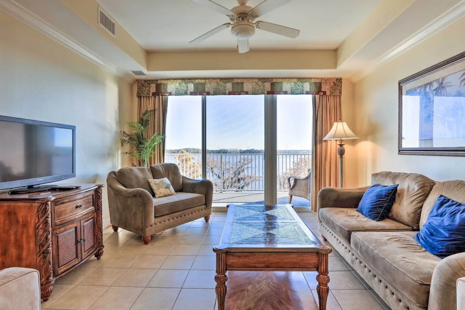 1 Mi to Disney: Lakefront Condo w/ Pool Access!