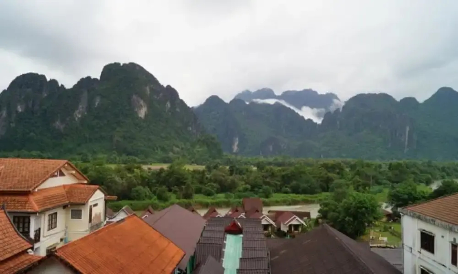 Roung Nakhon Vang Vieng Palace