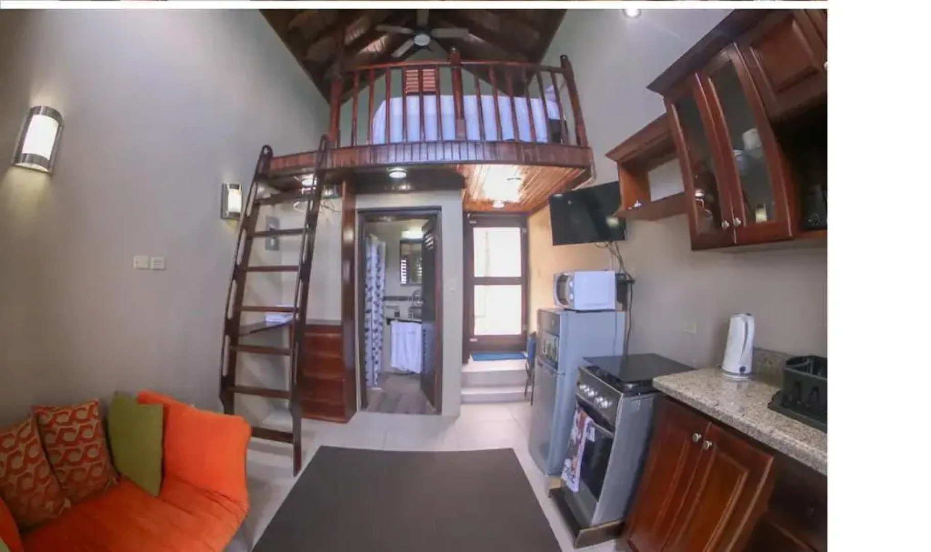 Shipwatcher Studio W/Mezzanine