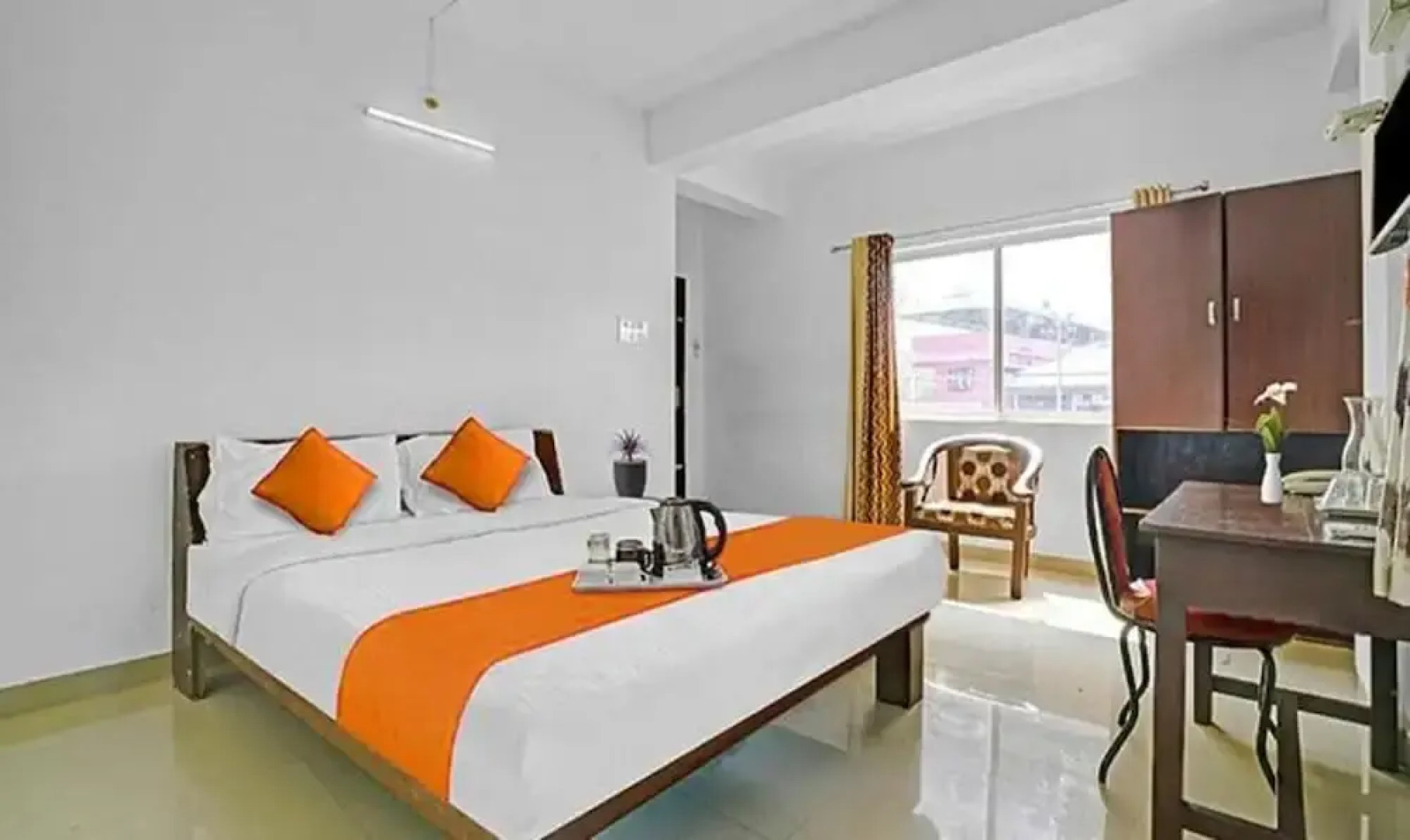 Oyo 90840 Majestic Raja Nagari