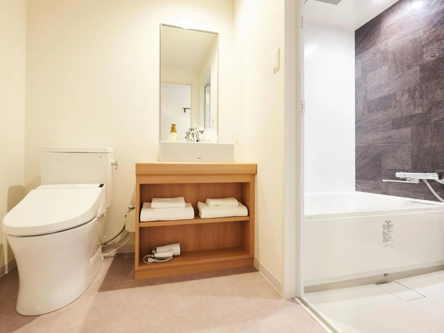 Henna Hotel Komatsu Ekimae