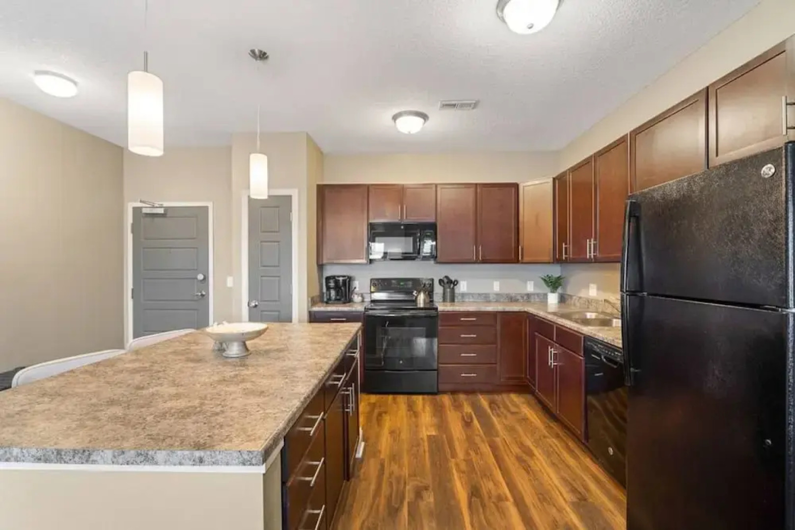 West Des Moines- Garage Gym Pool Jordan Creek