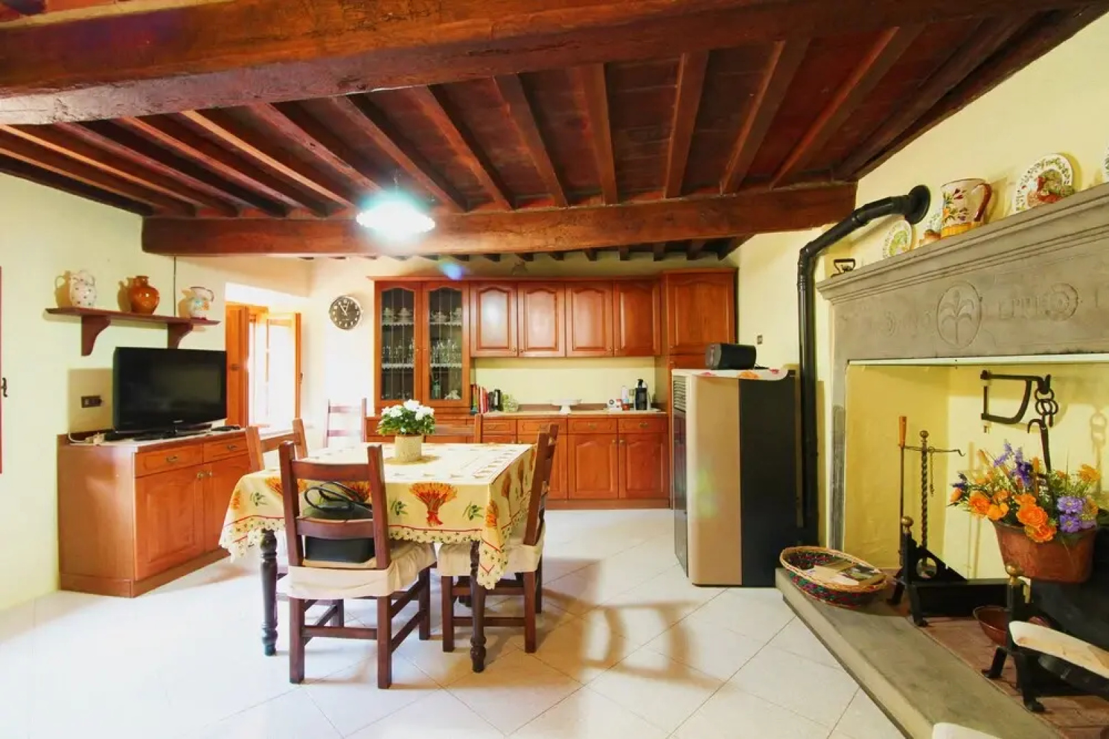 Stunning Private Villa for 4 Guests With Wifi, Private Pool, TV, Veranda, Pets Allowed and Parking