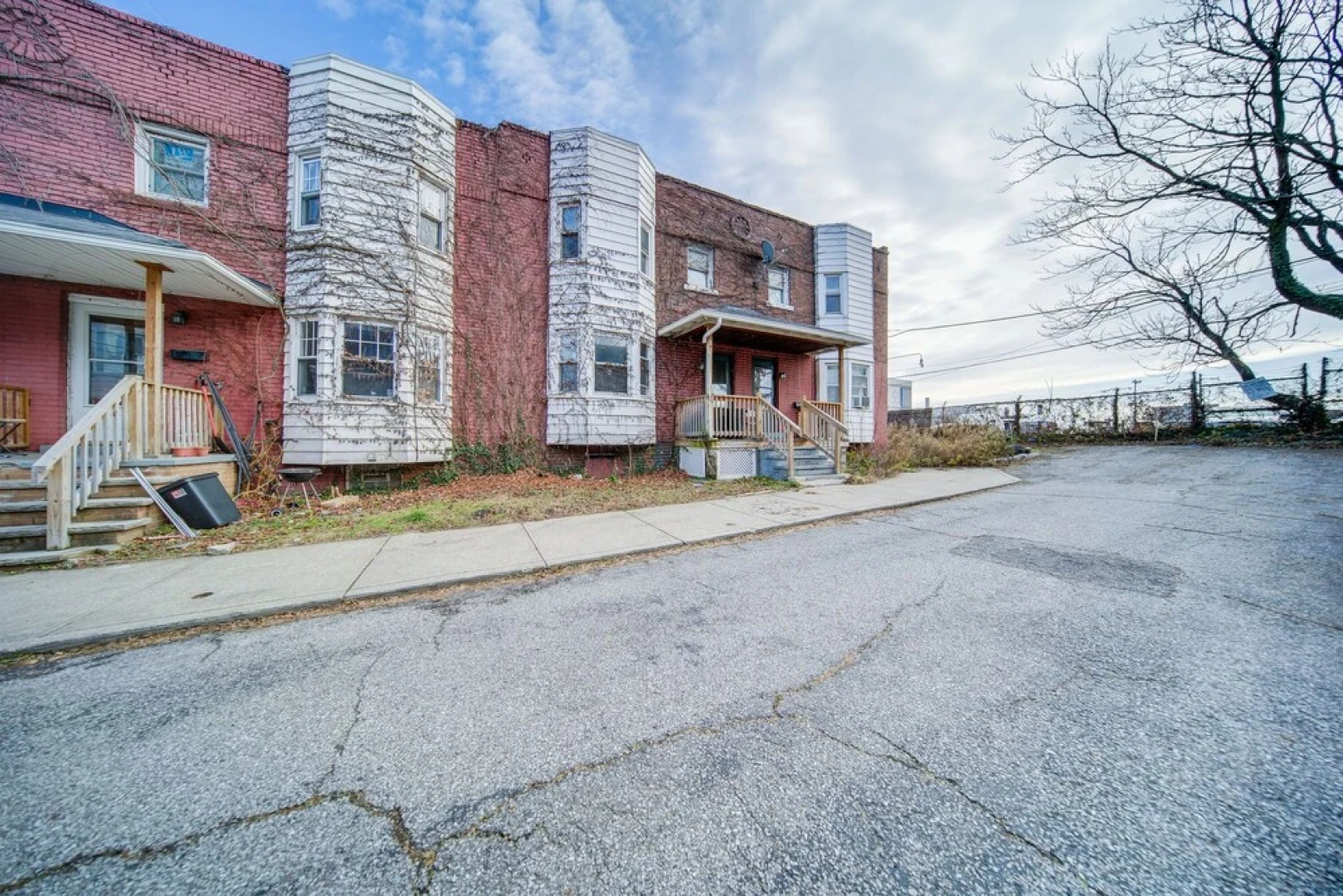 Pet-friendly Cleveland Townhome, 2 Mi to Downtown!