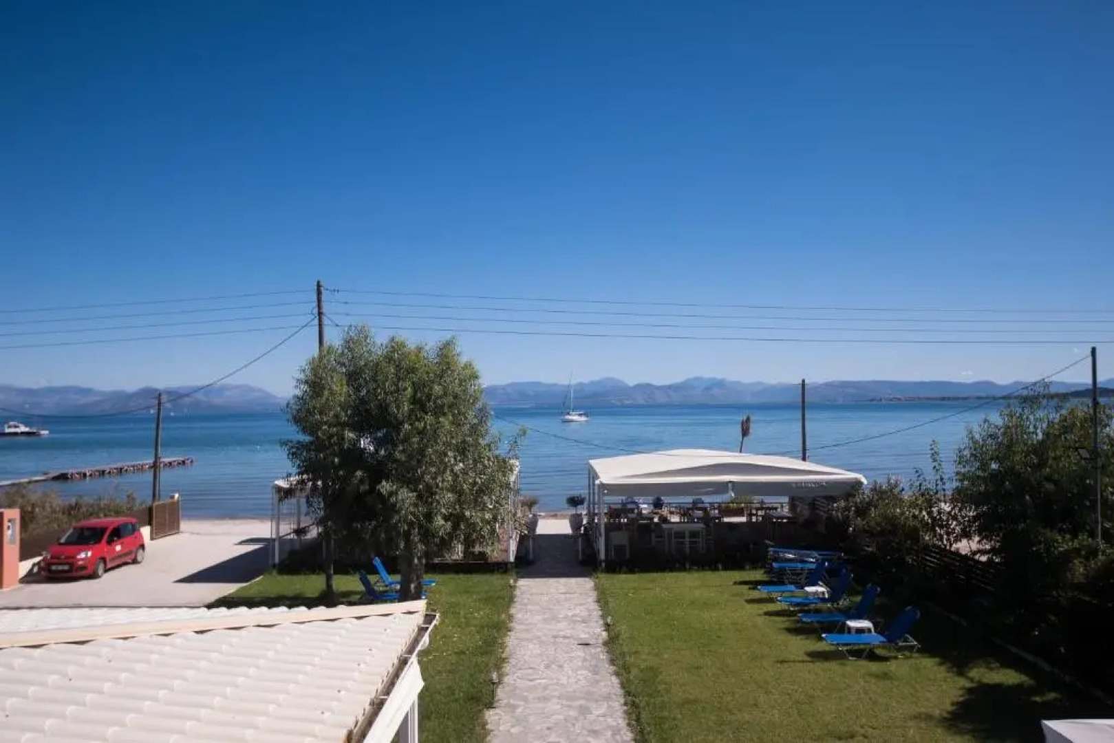 Christina Beachfront Rooms By Hotelius