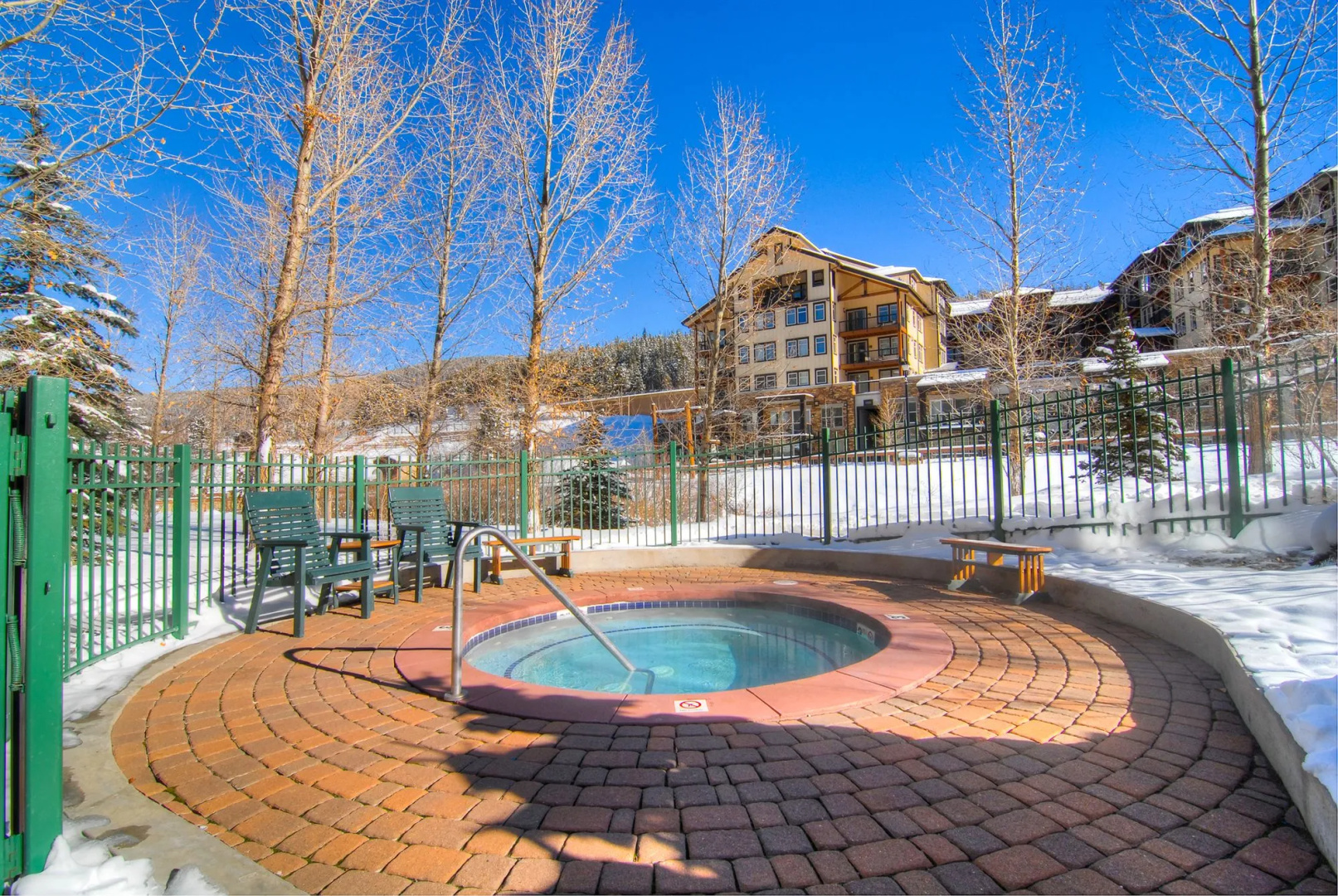 Zephyr Mountain Lodge