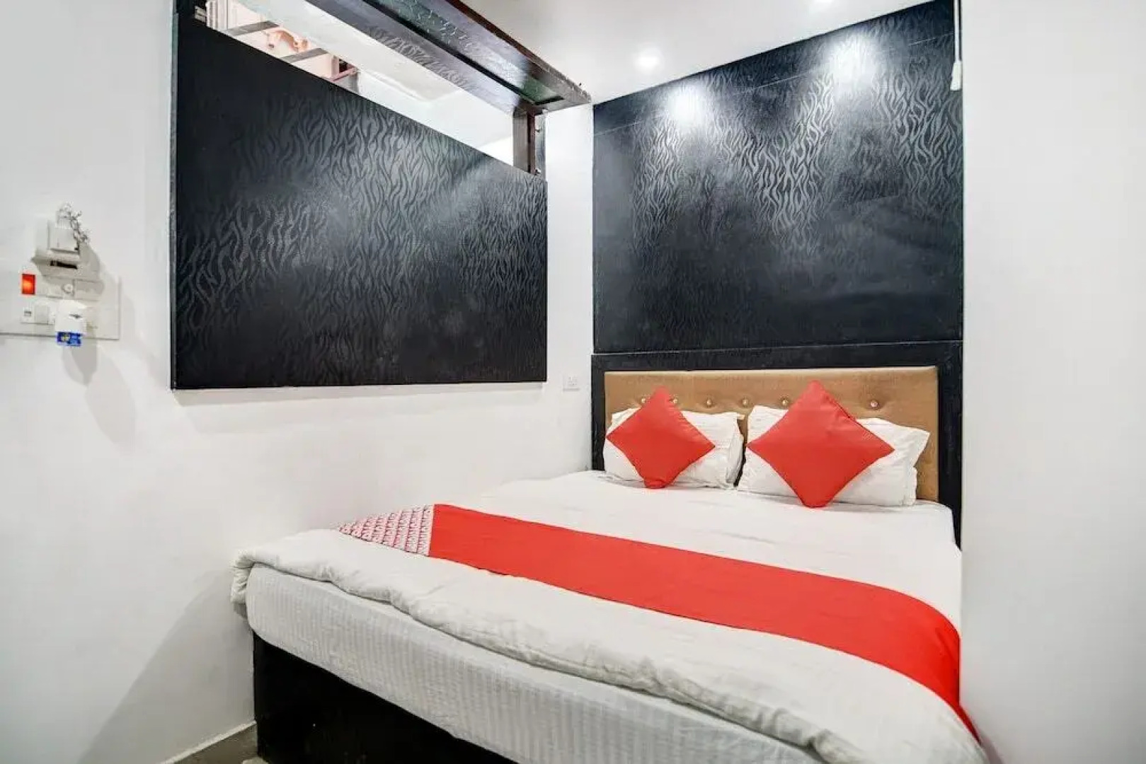 Capital O 38853 S Sumangalam Palace