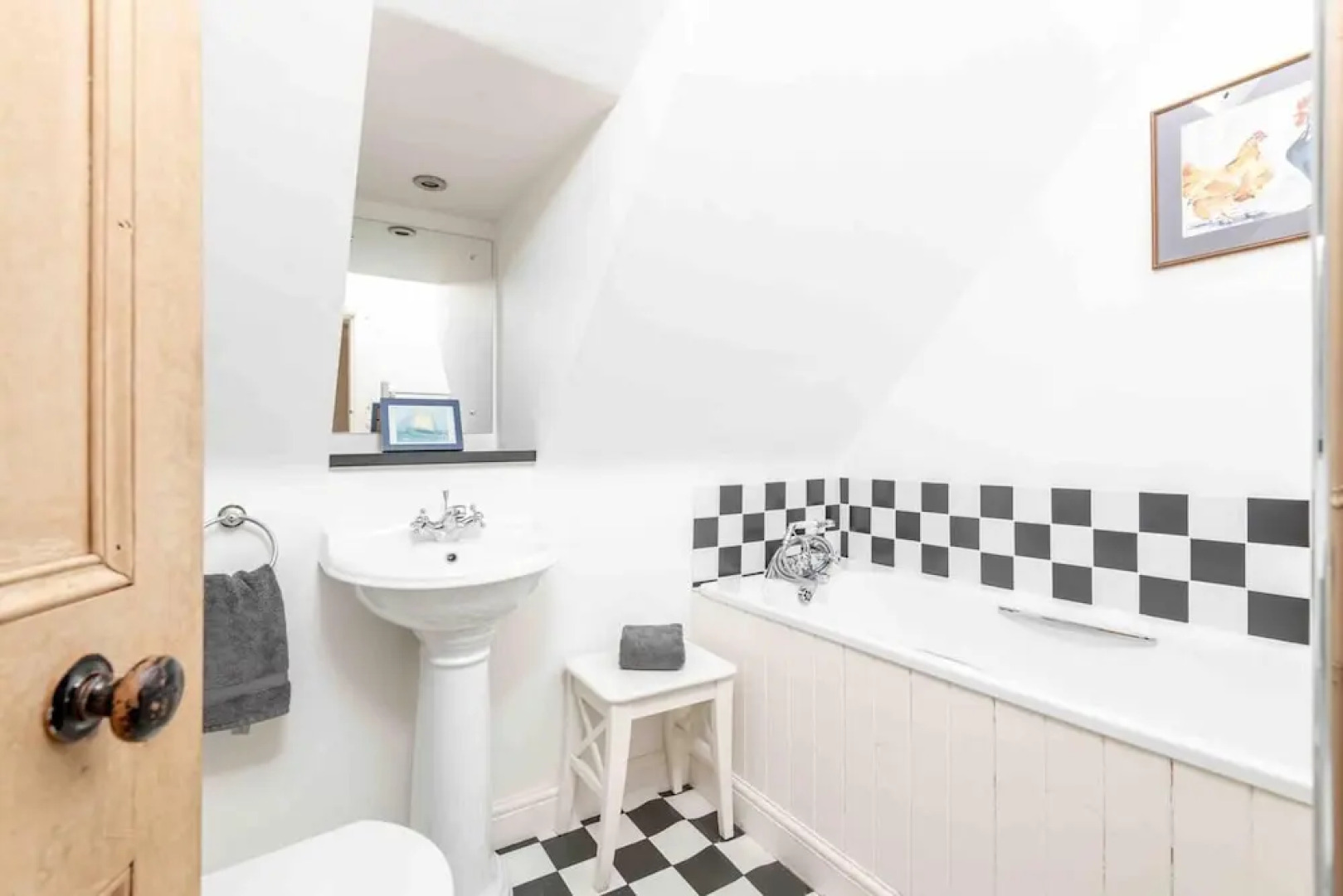 Charming 7-bed Estate House Near Gleneagles