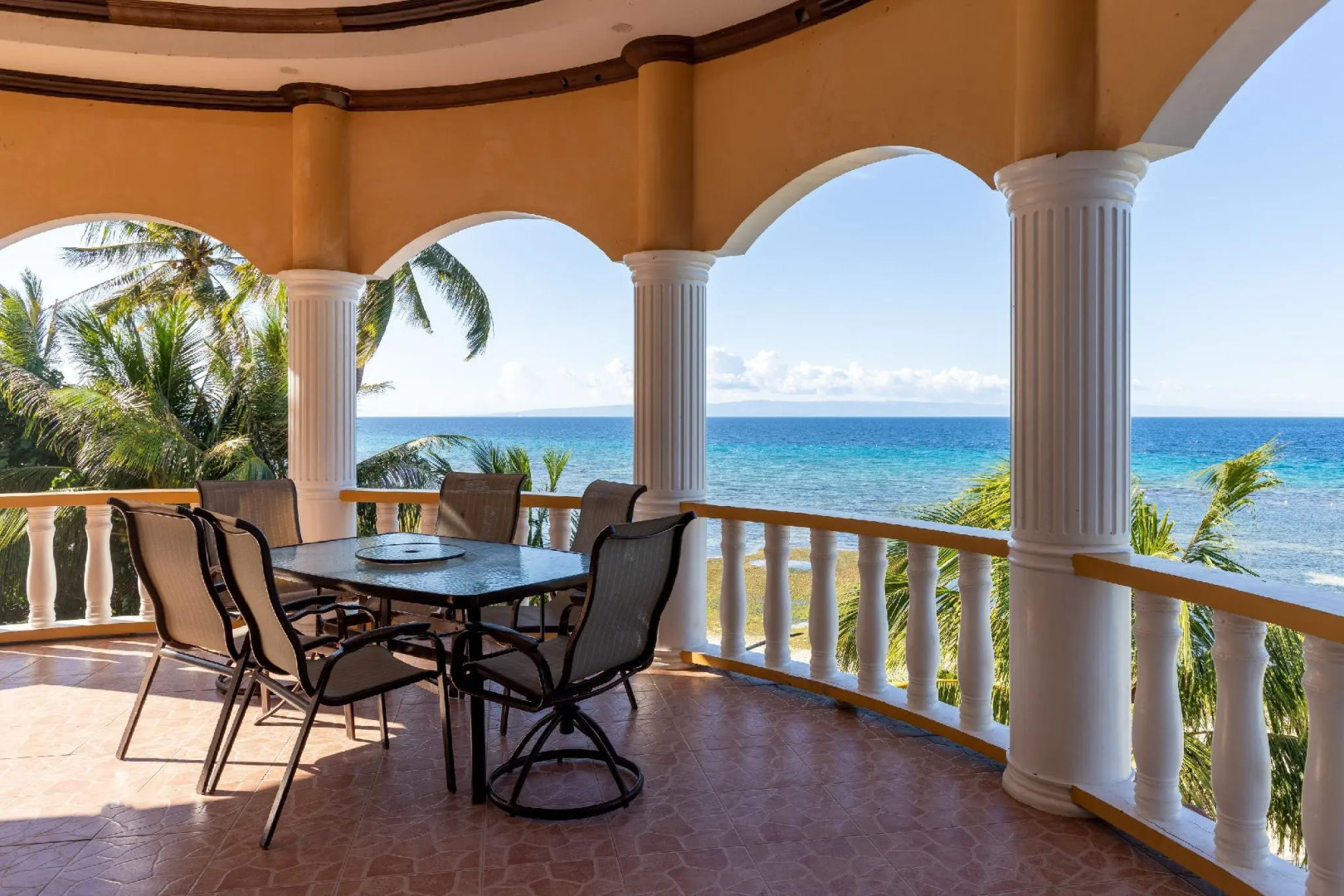 Casa Royal Beach Front