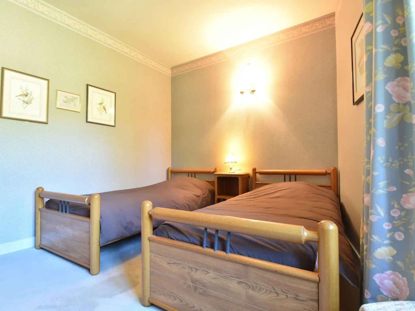 Modern Holiday Home in Vault-de-lugny With Meadow View